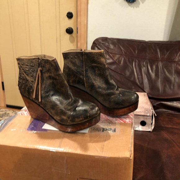 Bed Stu Distressed brown bootie wedge and fringe pull with stud detail - Picture 3 of 5